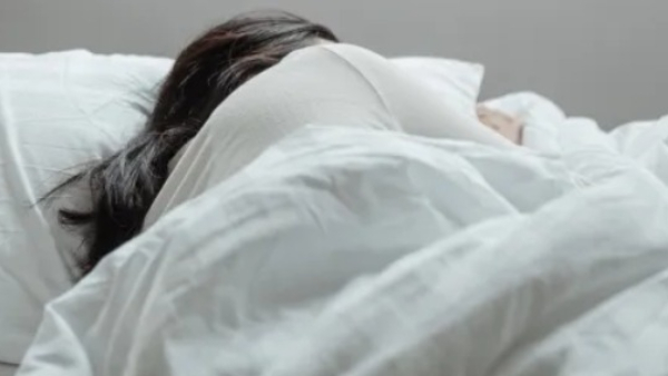 Sleeping What are the benefits of sleeping naked at night know details