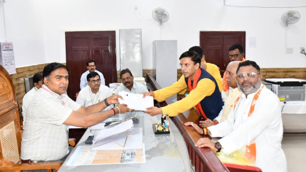 Under Time Pressure BJP Nominee Shashank Mani Tripathi Sprints to Submit Nomination