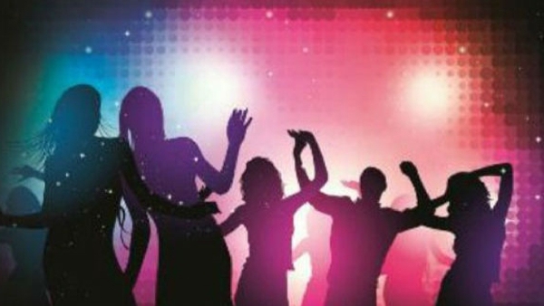 CCB suddenly Raid on rave party in Bengaluru at Late night 3 AM CCB suddenly Raid on rave party in Bengaluru at Late night 3 AM