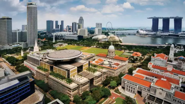 Increased number of corona cases in Singapore People wearing masks