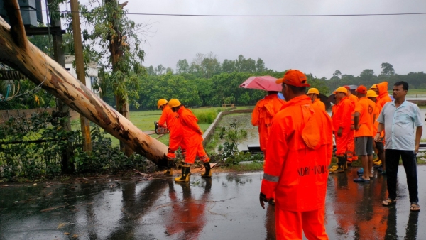 Cyclone Remal Kills 4 in West Bengal Damages Nearly 29 500 Houses