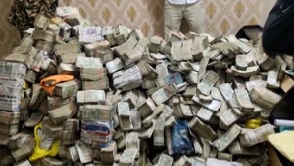 ED Raid At Ranchi Huge Amount Of Cash Recovered ED Raid At Ranchi Huge Amount Of Cash Recovered