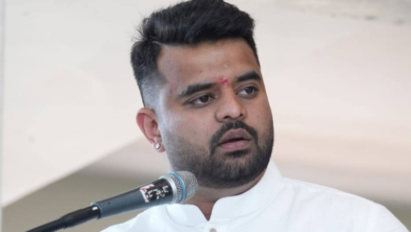 Prajwal Revanna has closed comment box on Facebook and Twitter-why