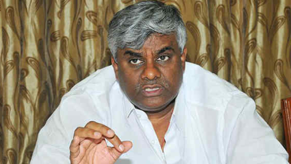 Prajwal Case HD Revanna Holding A Lemon In Front Of The Judge