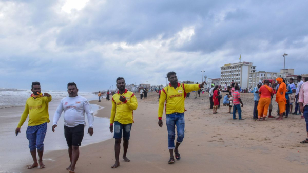Monsoon Season 70 Home Guards Team Deployed in 8 beaches Dakshina Kannada for Disaster manage Monsoon Season 70 Home Guards Team Deployed in 8 beaches Dakshina Kannada for Disaster manage