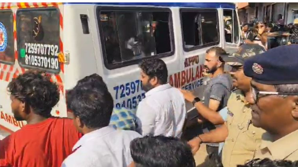 Hubballi Anjali Murder Huge Protest in Chennamma circle and Ahead Kims Reacts Mahesh Tenginkai Hubballi Anjali Murder Huge Protest in Chennamma circle and Ahead Kims Reacts Mahesh Tenginkai