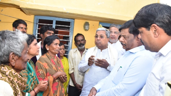 Karnataka CM Siddaramaiah Gave Compensation To Gas Leak Victims Family