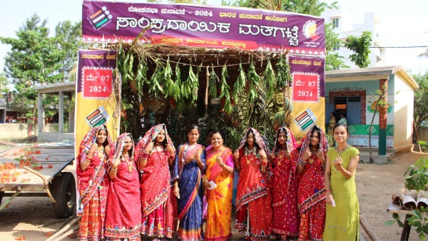 Karnataka 2nd Phase Lok Sabha Election Witnessed for Casting of Vote of Special Voters Karnataka 2nd Phase Lok Sabha Election Witnessed for Casting of Vote of Special Voters