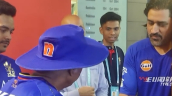What Did MS Dhoni Do in RCB Dressing Room Here see viral video