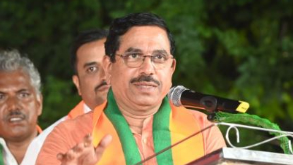 Muslim League has Not Allowed Congress Flag Use in Wayanad Leaders Silent Pralhad Joshi alleged Muslim League has Not Allowed Congress Flag Use in Wayanad Leaders Silent Pralhad Joshi alleged