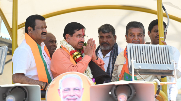 Muslim League has Not Allowed Congress Flag Use in Wayanad Leaders Silent Pralhad Joshi alleged Muslim League has Not Allowed Congress Flag Use in Wayanad Leaders Silent Pralhad Joshi alleged