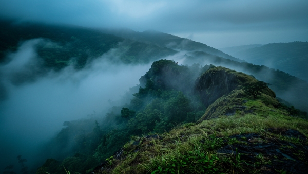 Rain in Chikkamagaluru Honnammana Halla waterfall is full