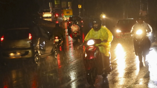 Karnataka Weather Update Gusty Winds and Thunderstorms Expected