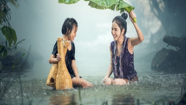 Rainy Season Tips things you should have with you in rainy season apart from umbrella