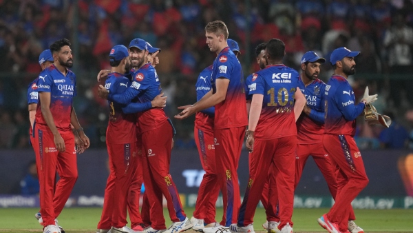 RCB Team Arrives in Dharamshala for Match Against Punjab Kings in IPL 2024