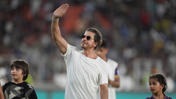 Shah Rukh Khan Hospitalised for Dehydration in Ahmedabad