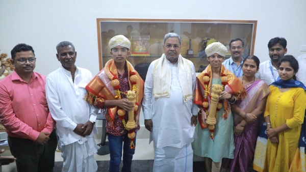 SSLC Result Siddaramaiah Announces Prize Money To SSLC Topper Ankita And Navaneeth SSLC Result Siddaramaiah Announces Prize Money To SSLC Topper Ankita And Navaneeth