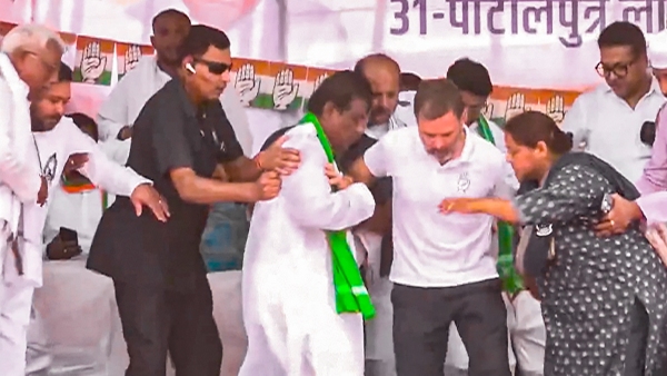 Stage Collapses During Rahul Gandhi s Bihar Rally Featuring Misa Bharti