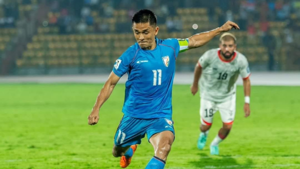 India s football team captain suddenly retires to international matches