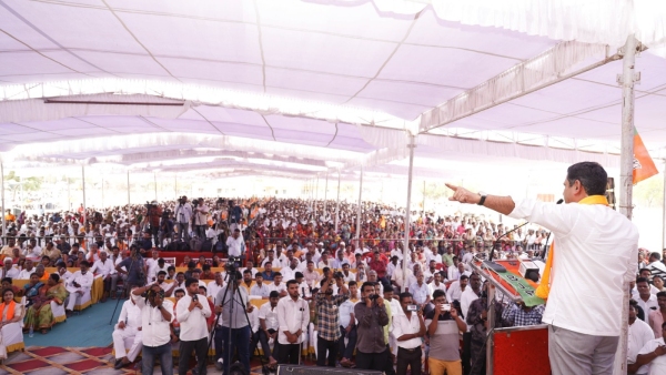 BJP MP Umesh Jadhav Fall Down due to Heat in Kalaburagi Heavy Temperature