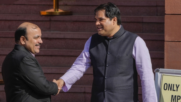 Varun Gandhi Addresses Rally in Mother Maneka s Sultanpur Terrain