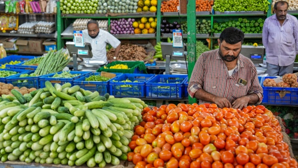 Vegetables and fruits Prices have skyrocketed due to weather conditions Vegetables and fruits Prices have skyrocketed due to weather conditions