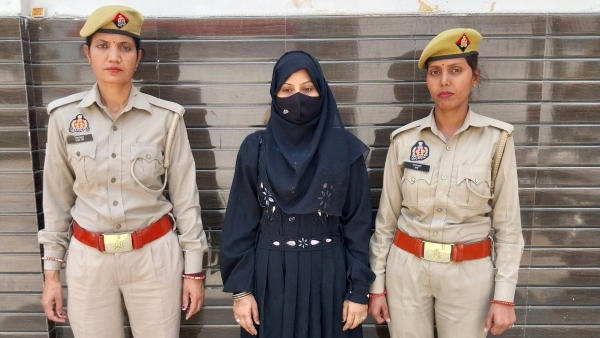 A Wife Continuously Torture Her Husband with Cigarette and Knife Private part burned wife arrested A Wife Continuously Torture Her Husband with Cigarette and Knife Private part burned wife arrested