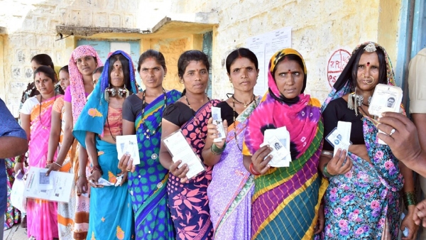After Lok Sabha Election Long Queue To Open IPPB Account By Women