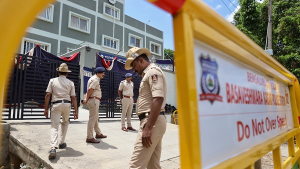 Renuka Swamy Murder 8 Accused Meets Darshan In Police Station