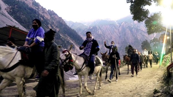 Amarnath Yatra 2024 Over 13 000 pilgrims visited the holy cave shrine of Amarnath on first day