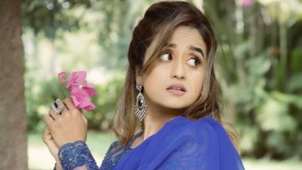 Anchor Chaitra Vasudevan Shared Her Life Bad Experience In Reality Show