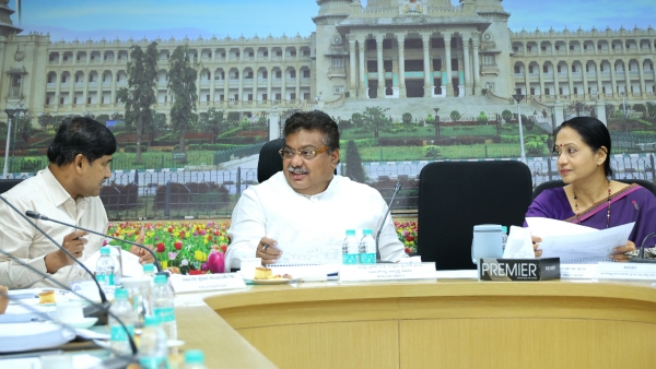 Karnataka has Approved 64 Industry Project Worth of Rs 3587 crore Benefits for 8 Districts MB Patil Karnataka has Approved 64 Industry Project Worth of Rs 3587 crore Benefits for 8 Districts MB Patil
