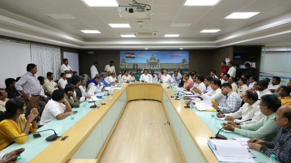 Karnataka has Approved 64 Industry Project Worth of Rs 3587 crore Benefits for 8 Districts MB Patil Karnataka has Approved 64 Industry Project Worth of Rs 3587 crore Benefits for 8 Districts MB Patil