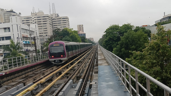 Special Equipment Clears Fallen Tree on Bengaluru Namma Metro Track Special Equipment Clears Fallen Tree on Bengaluru Namma Metro Track