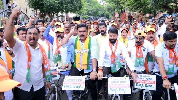 Bjp Leaders Left Bicycle Outrage Against State Government For Petrol Diesel Price Hike