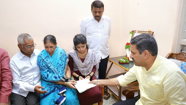 BJP State President B Y Vijayendra Visited The Deceased Chitradurga Renuka Swamy House