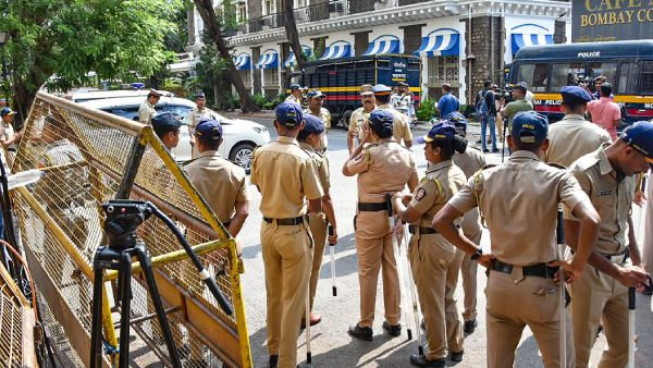 Bomb Threat in Mumbai More than 50 hospitals in Mumbai received threatening emails Bomb Threat in Mumbai More than 50 hospitals in Mumbai received threatening emails