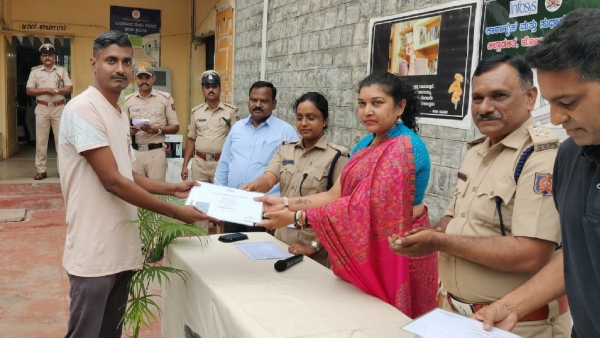 Computer certificates Distribution to jail inmates in Chamarajanagar district
