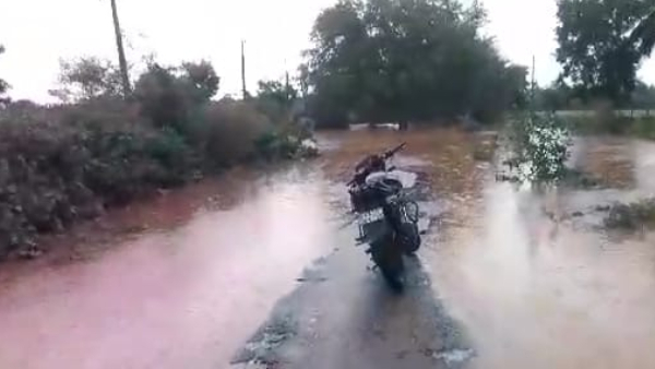 Heavy rain in Chamarajanagar district Road land flooded
