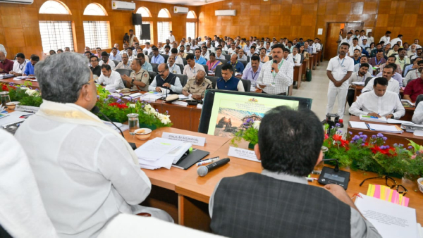 Siddaramaiah Anger On Officials In Kdp Meeting And Give Instructions