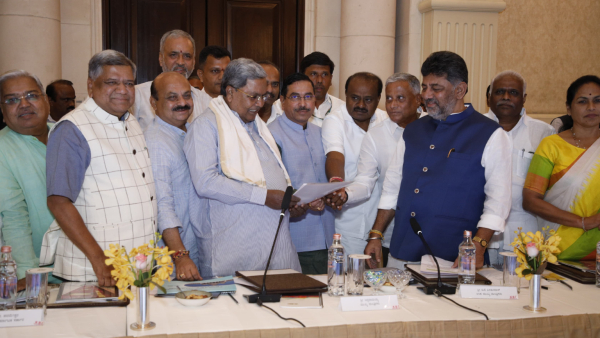 CM Siddaramaiah Welcomes Union Minister HD Kumaraswamy