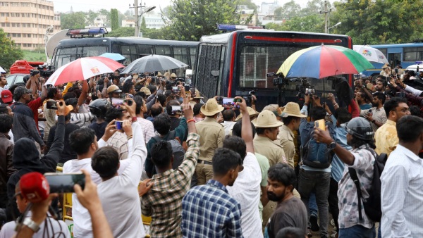 Section 144 around Annapoorneshwari Nagar police station People express anger