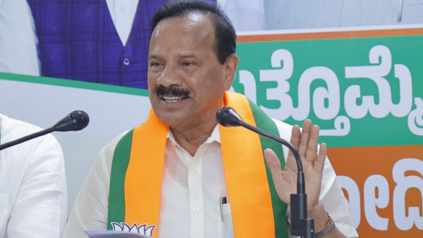 Siddaramaiah Does Not Have The Guts To Fire Nagendra Says DV Sadananda Gowda