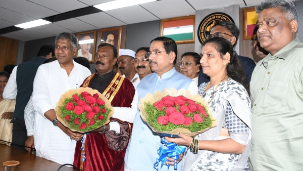 Ramappa Badigera Elected Mayor amp amp Durgamma Bijwada Deputy Mayor of Hubli Dharwad Municipal Corporation