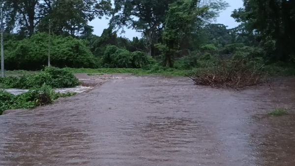 Devarakere Lake full fill in Honnashettarahundi village due to heavy rain