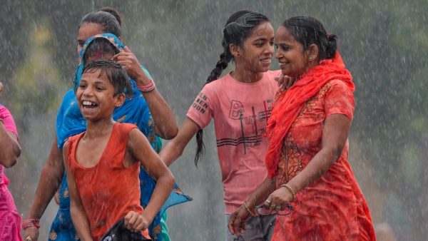 Heavy rain alert to Karnataka for Next three days Heavy rain alert to Karnataka for Next three days