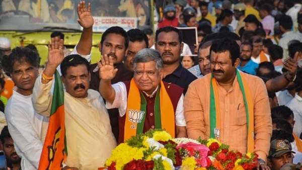 Jagdish Shettar visits Hubballi Hits Back at Immigration Critics