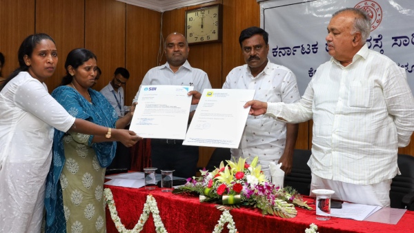 KSRTC Provides 1 Crore Relief to 4 Employee Families What Ramalinga Reddy Suggested Family KSRTC Provides 1 Crore Relief to 4 Employee Families What Ramalinga Reddy Suggested Family