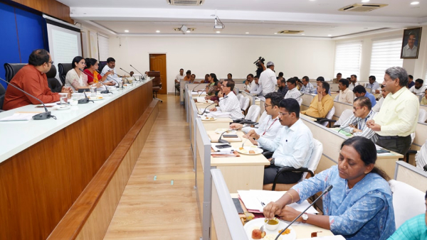 Minister Lakshmi Hebbalkar Held An Important Meeting With Udupi Officials
