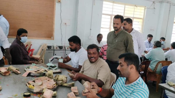 Hundi Counting at Male Mahadeshwara temple Do you know how much money collected in just 30 days Hundi Counting at Male Mahadeshwara temple Do you know how much money collected in just 30 days